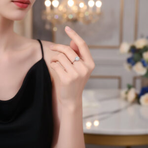Elegant S925 Sterling Silver Crown Ring for Women with Brilliant Moissanite Fashionable Gift
